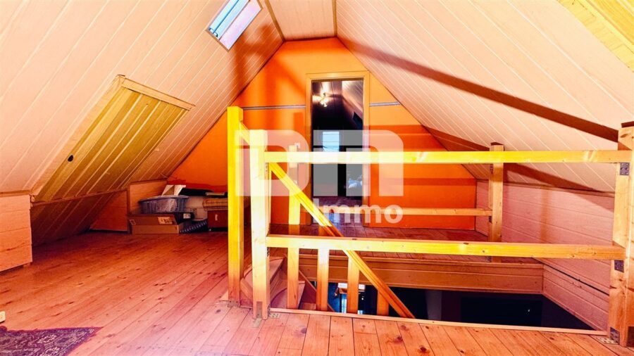 Modernisiertes Ein- bis Zweifamilienhaus mit Anbau BJ 1992 + 2. Baugrundstück - DG Anbau G2 Flur / Diele / Treppenaufgang